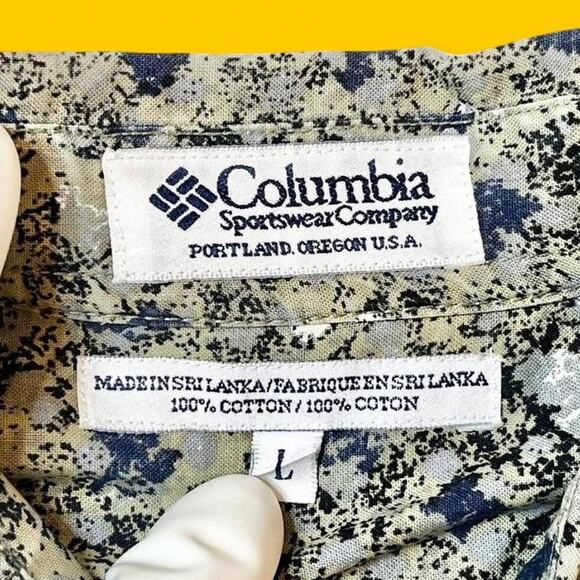 Columbia Short Sleeve Button-Up Shirt | Size L | Abstract Camo Print 100% Cotton - Picture 2 of 7